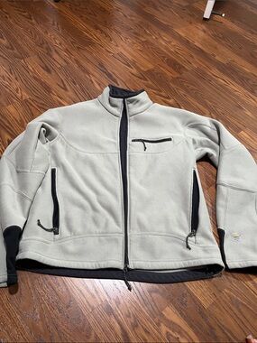 Mountain Hardwear Light Gray Fleece Jacket with Black Trim mens L
